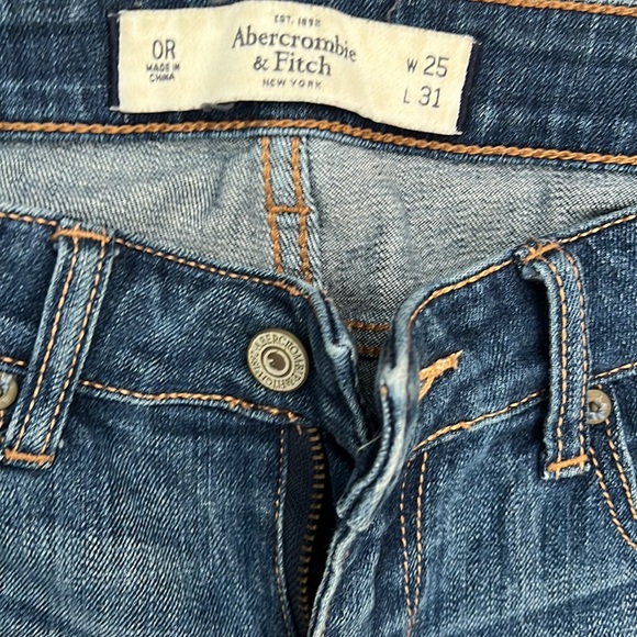 Light Blue faded wash Abercrombie and Fitch Ripped Skinny Jeans size 25/31 - Picture 2 of 4